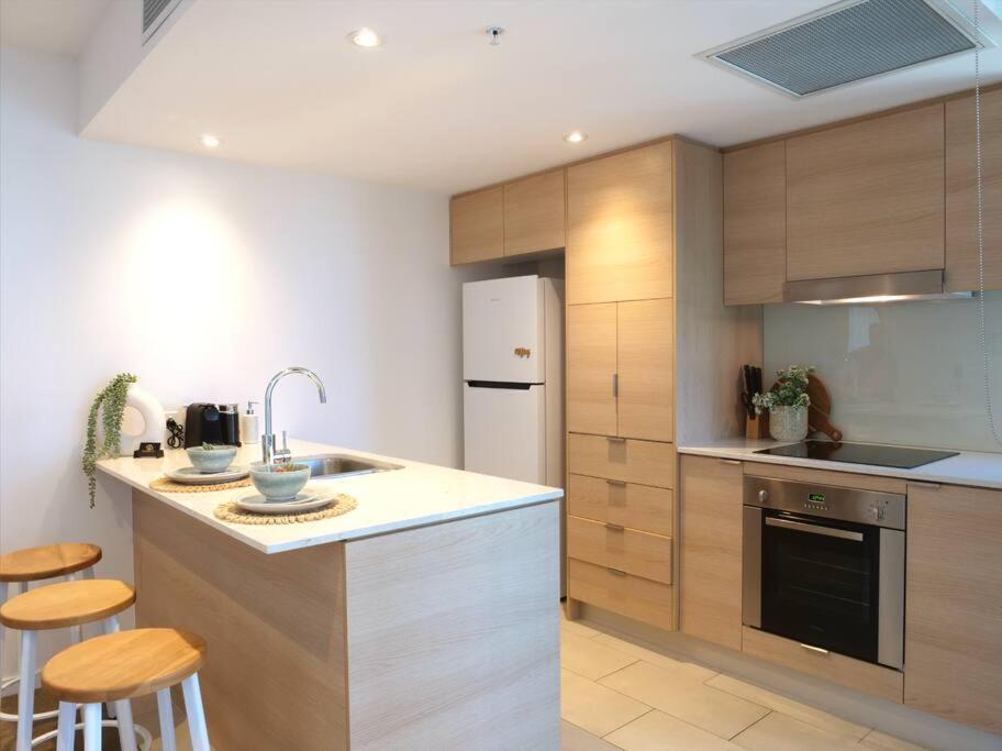 Broadbeach Stunner Modern And Central Gold Coast Buitenkant foto