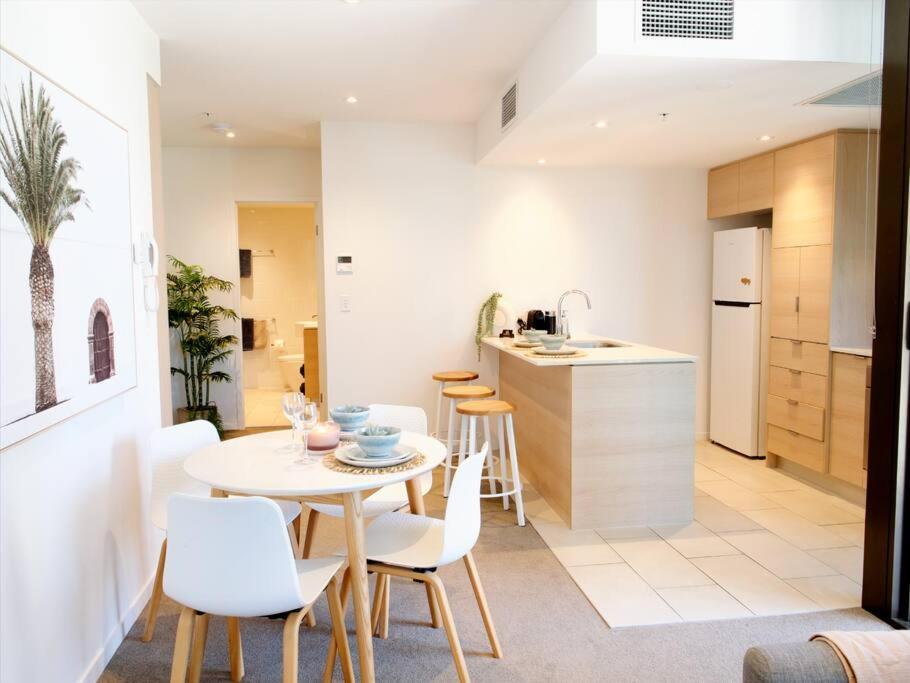 Broadbeach Stunner Modern And Central Gold Coast Buitenkant foto