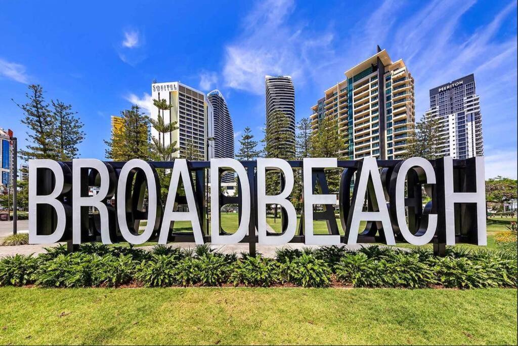 Broadbeach Stunner Modern And Central Gold Coast Buitenkant foto